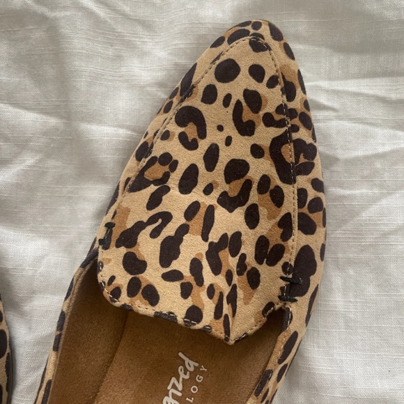 Be Energized Comfy Slip-Ons Cheetah Business Casual Work Hipster Artsy Loafers - Picture 4 of 7